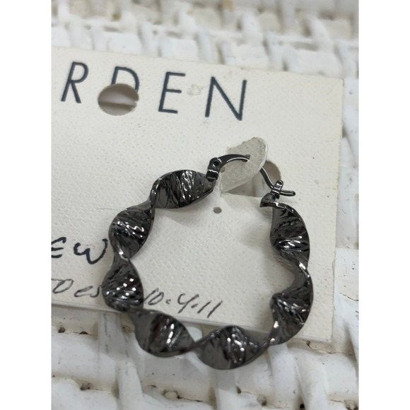 Earrings - Picture 2 of 4